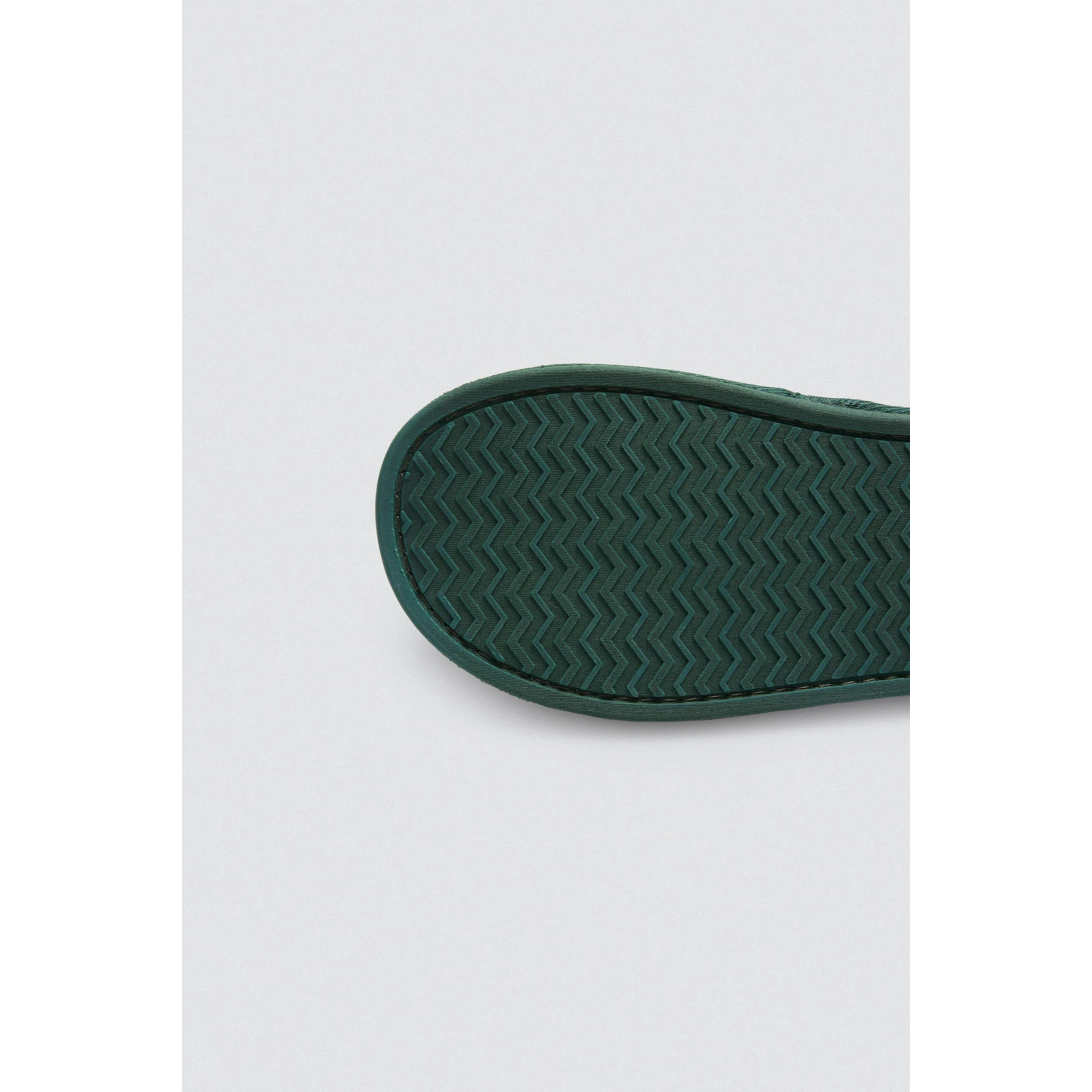 Pantofole in pelliccia con stampa etnica