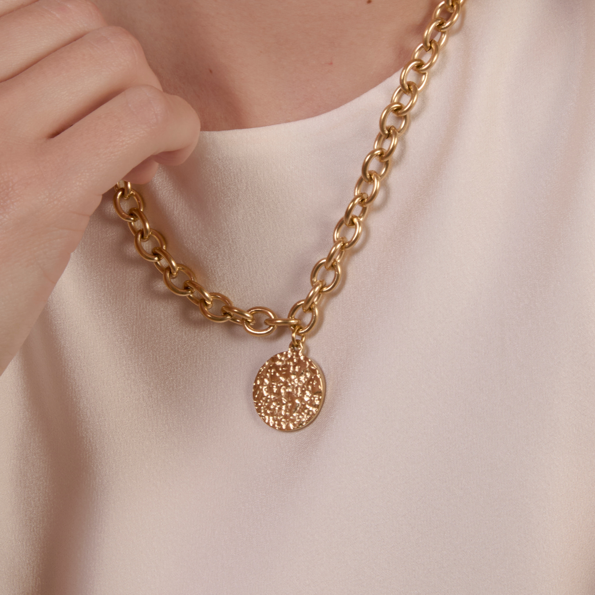 Collar Lorha acabado oro amarillo 18k
