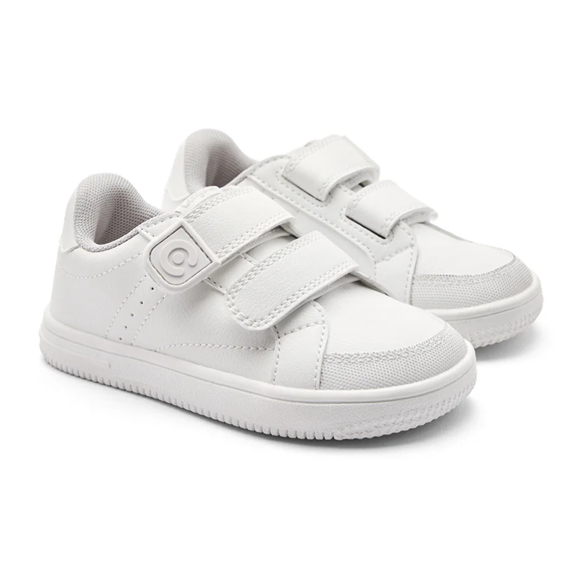 Scarpe sportive Goflex bianche e adatte alla scuola