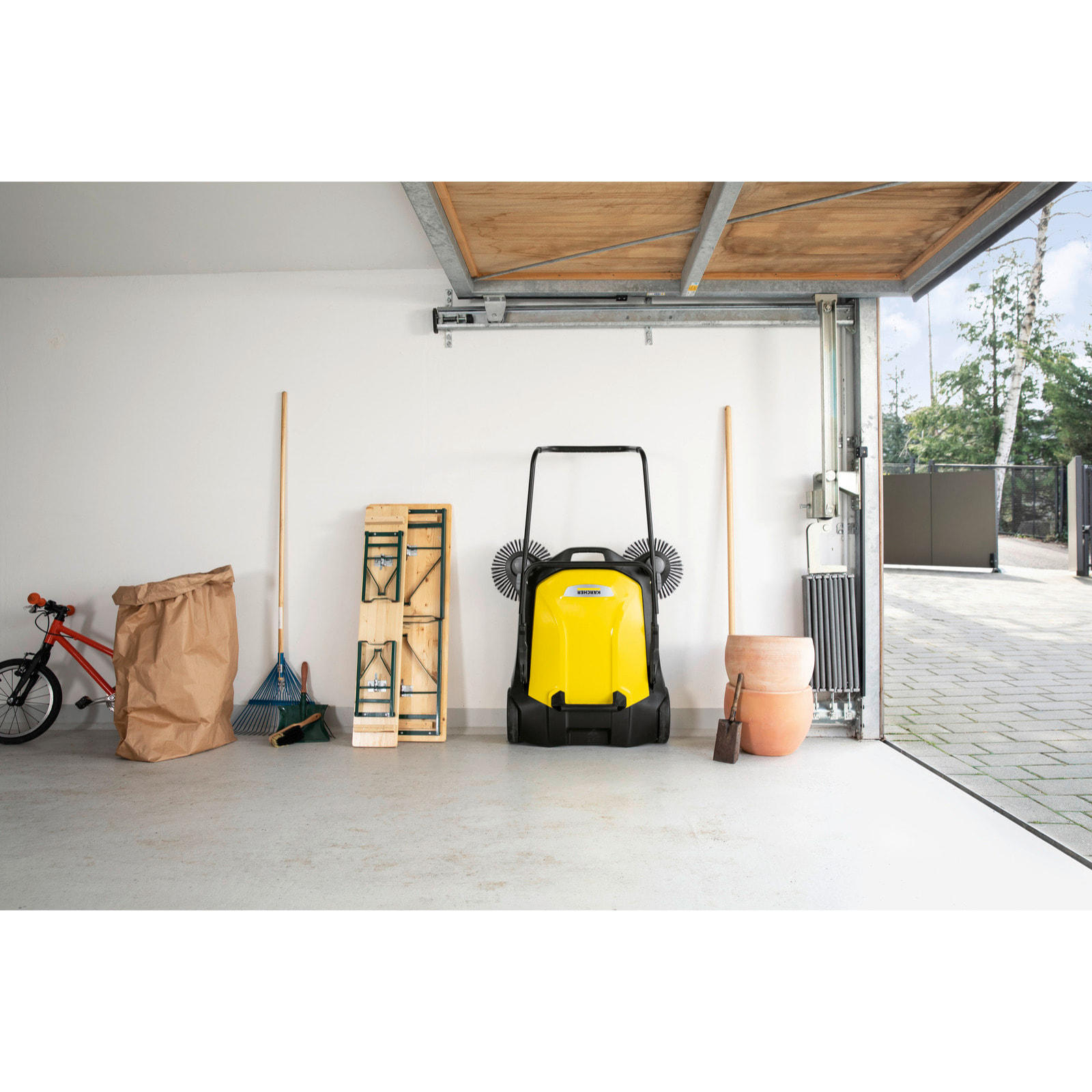 Balayeuse mécanique Karcher S 6 Twin - Largeur de balayage 860 mm- Double brosses- Capacité du collecteur 38 L