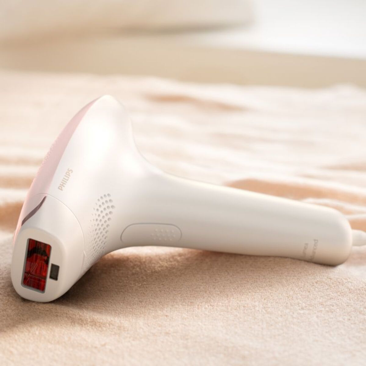 Epilateur lumière pulsée PHILIPS Hair Removal series 7000 BRI920/00