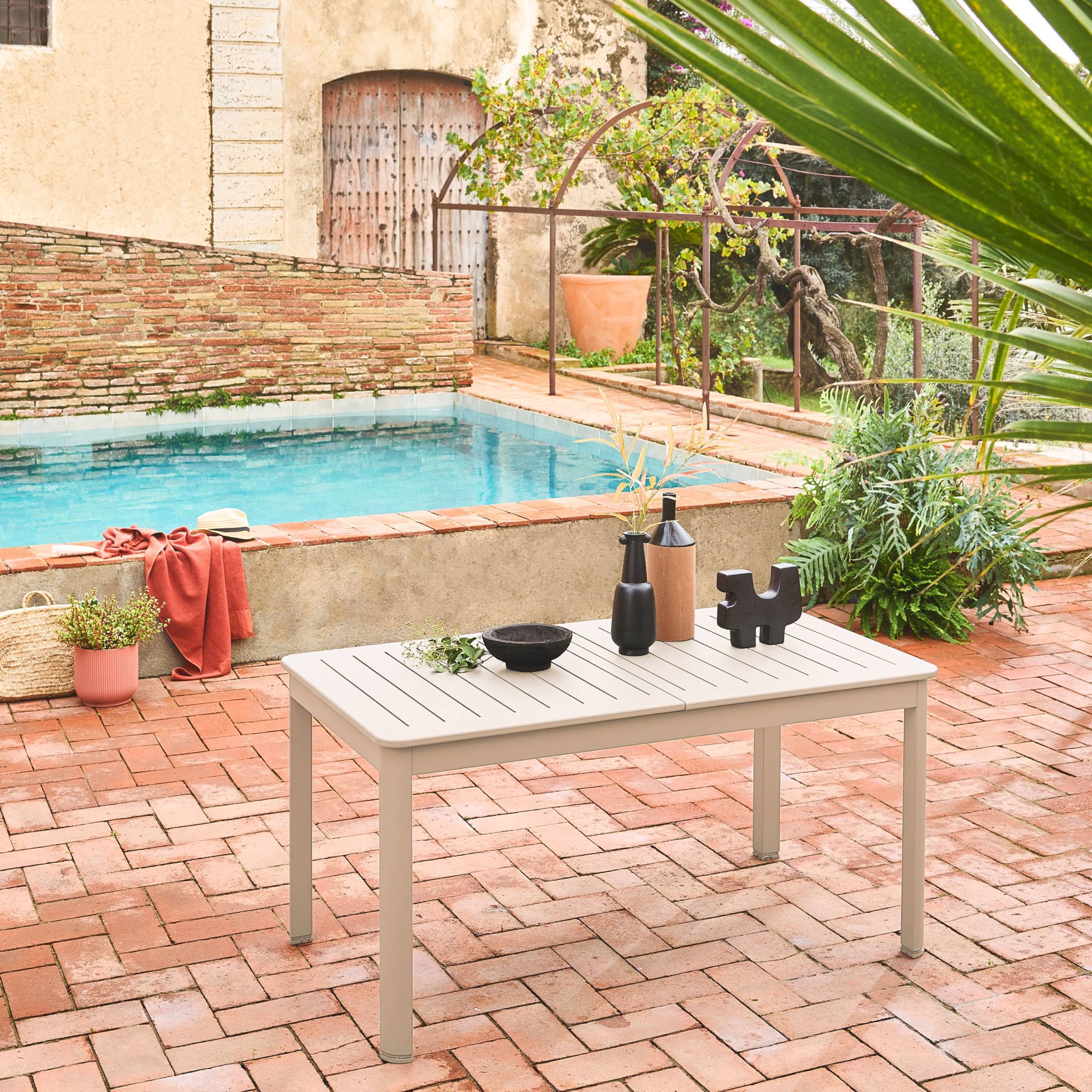 Table de jardin beige SEATTLE extensible aluminium. 6 places. 155 / 218.5 x 89 x 75 cm