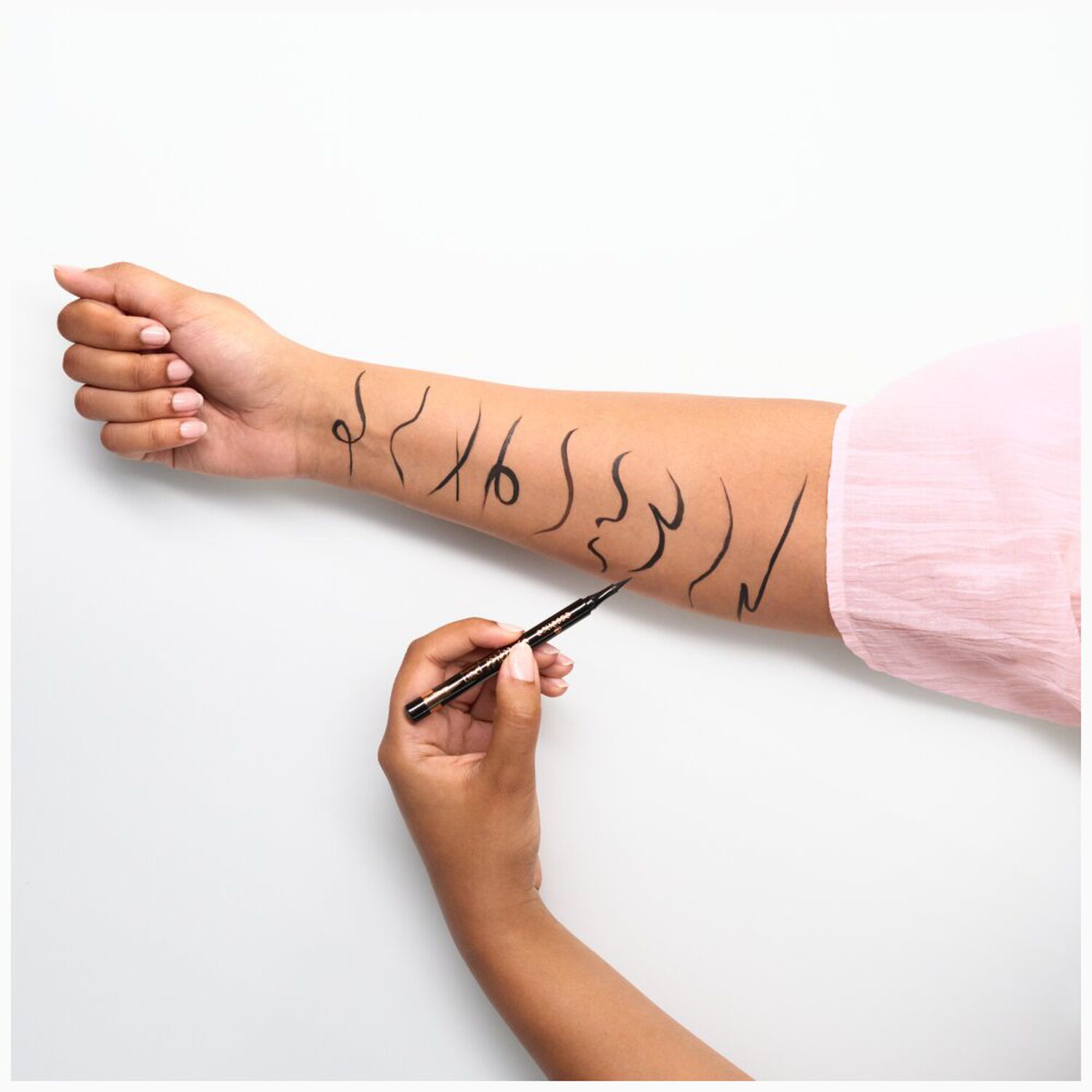 Eyeliner Pen Extra Long-Lasting - Eyeliner Très Longue Tenue