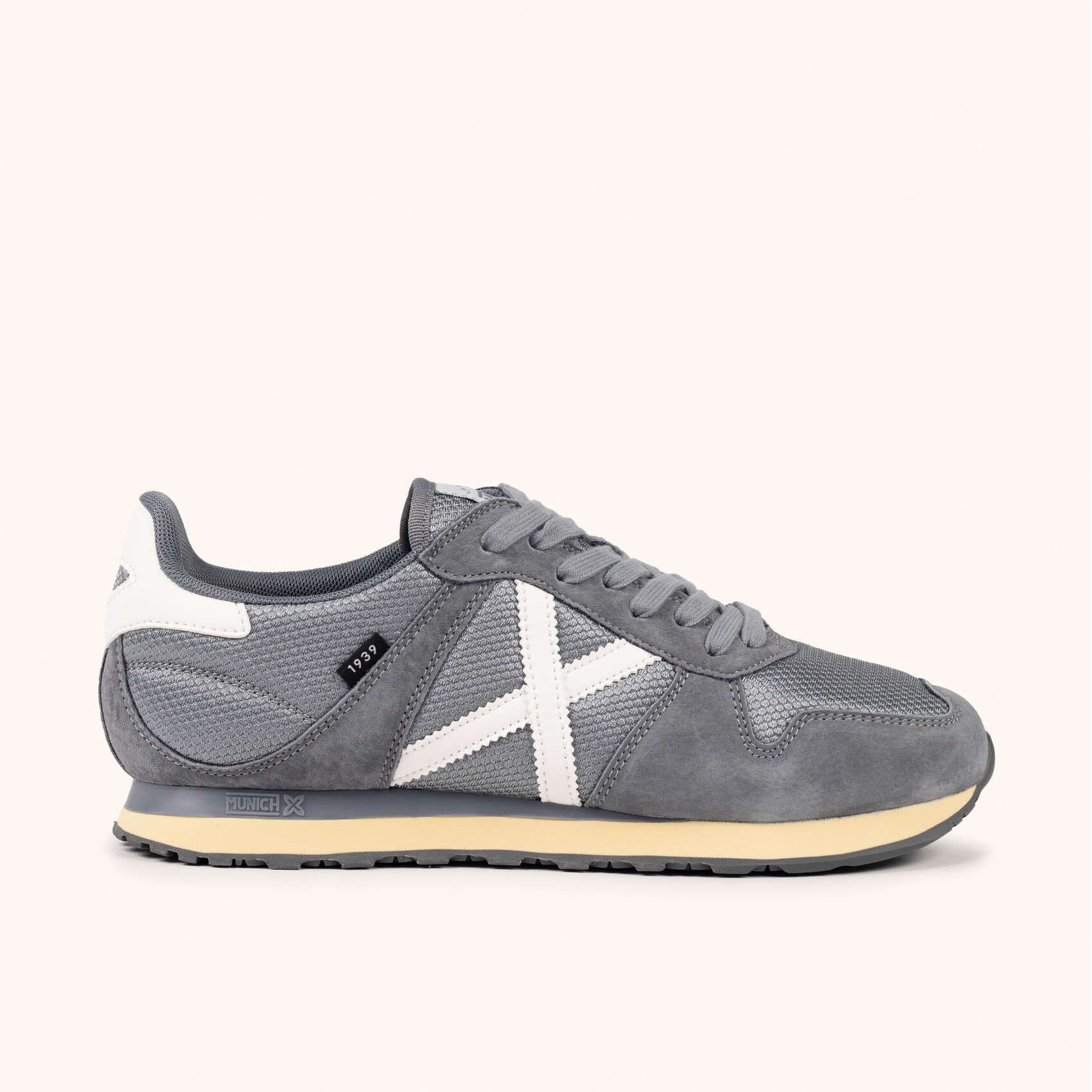 Zapatillas Retro Running Blanco y Gris MUNICH MASSANA MAN 602