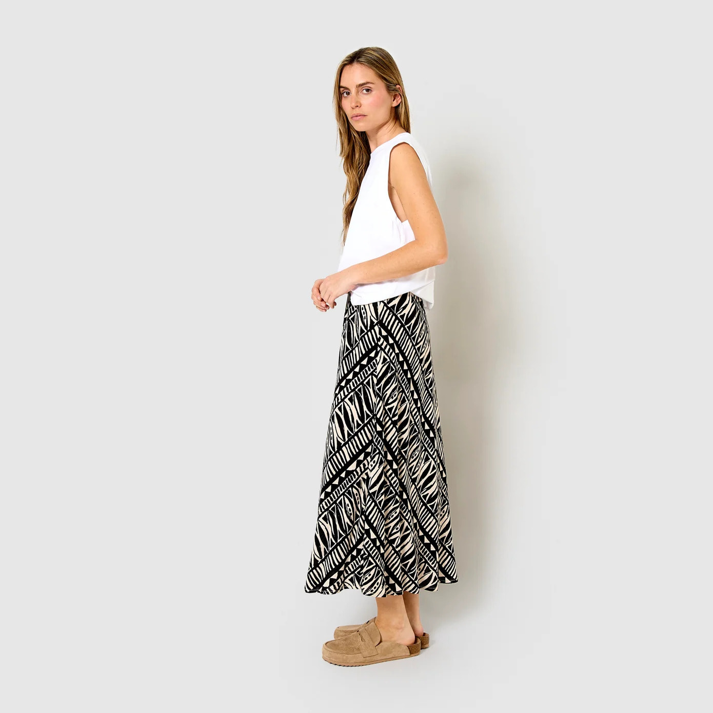 Falda midi bambula detalles plisados tepec negro