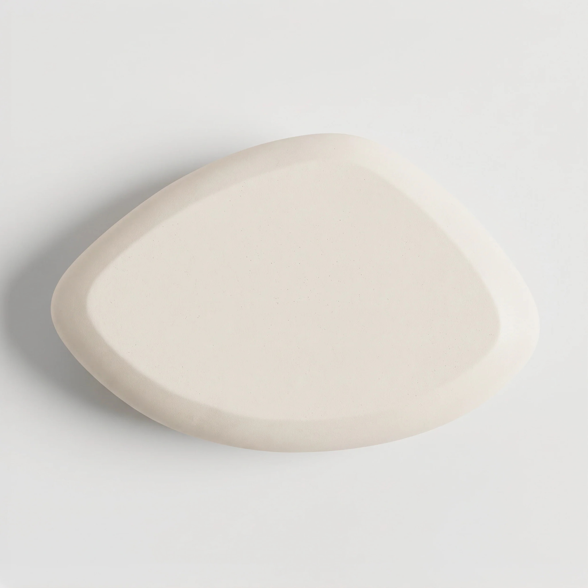Table basse ovale écrue en fibre d'argile effet béton 105 cm - Maui