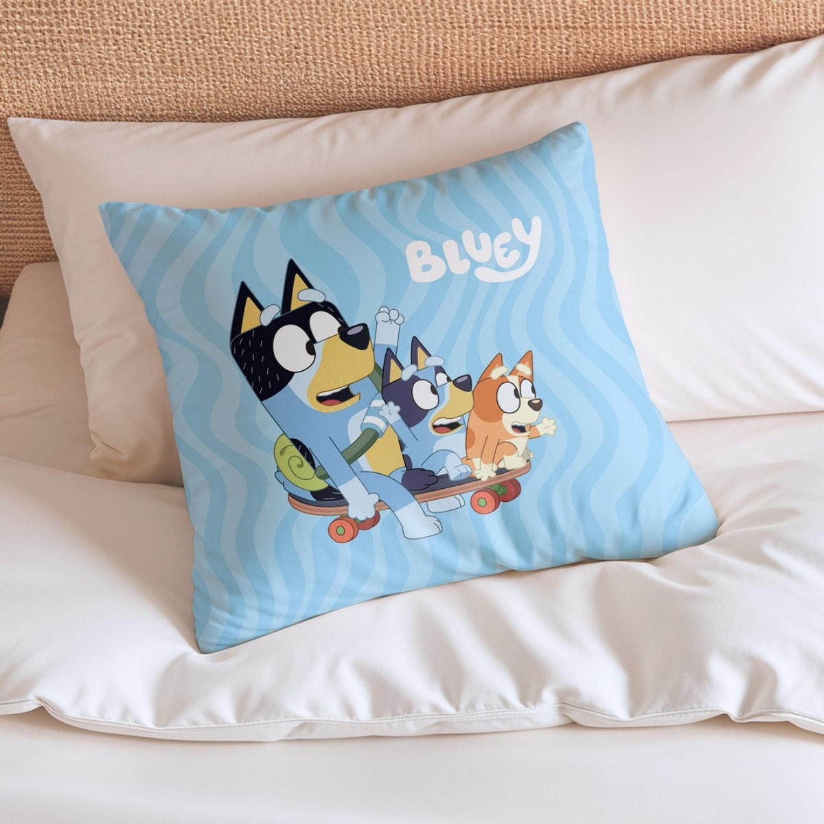 Funda cojin BLUEY con relleno 45x45 .