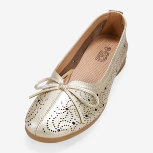 Bailarinas doradas en piel cortadas a láser