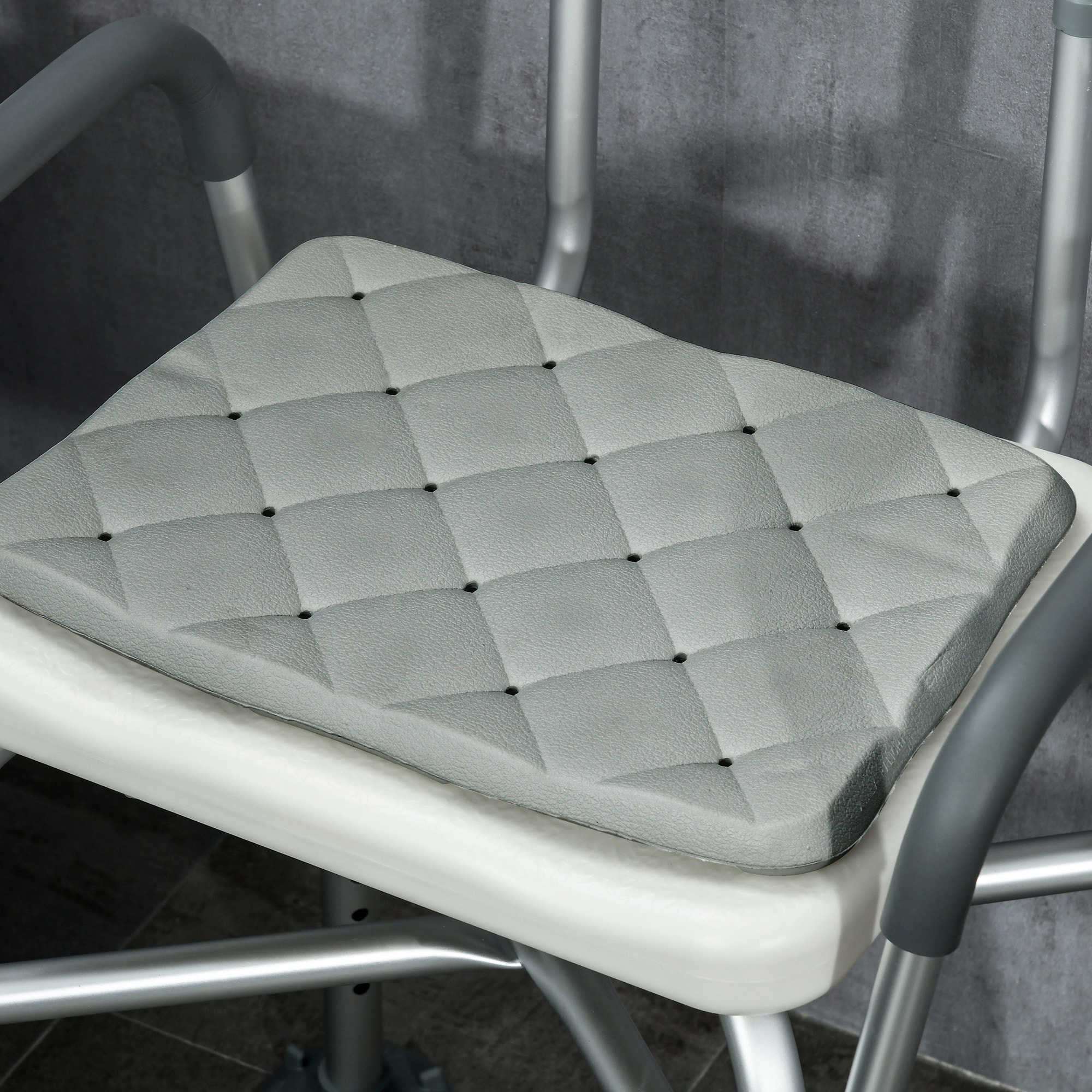 Chaise de douche réglable avec accoudoirs dossier coussin alu HDPE gris blanc