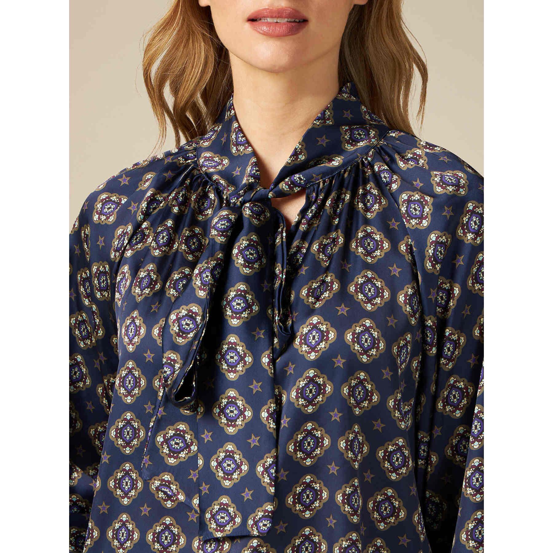 Oltre - Blusa de raso estampada con lazo - Azul