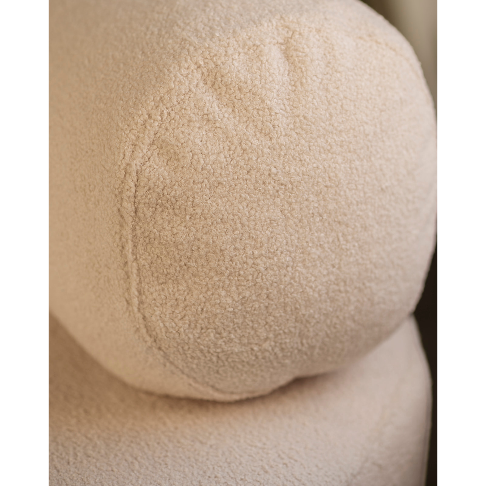 Fauteuil en bouclé rond couleur beige de 91x71cm Hauteur: 71 Longueur: 91 Largeur: 91
