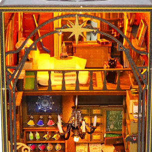 Casa Mágica Mira. Book Nook realista con gran detalle, cubierta y luces led.