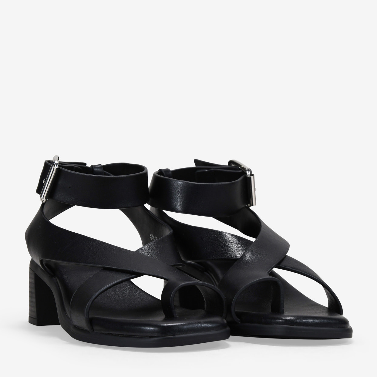 Sandalias de dedo negras con tacón