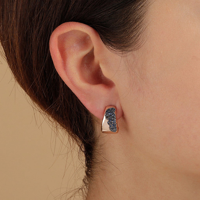 Orecchini a Lobo con Dettaglio in Pavé di Prisma Gem Blu