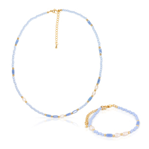 Set di bracciale e collana abbinati in cristalli blu e perle naturali con chiusura a moschettone.
