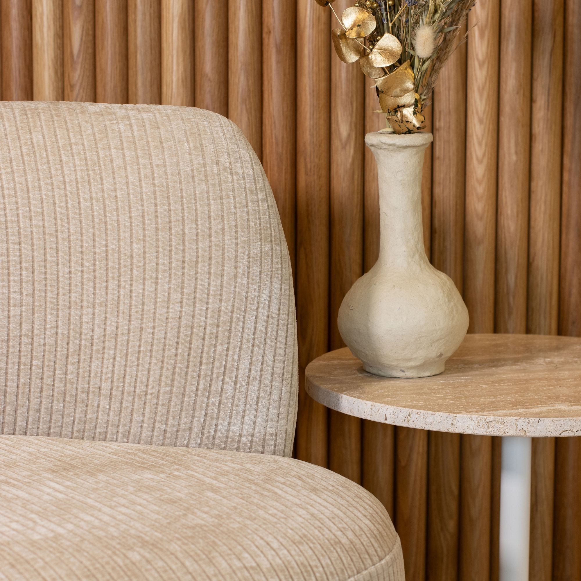 Canapé en tissu bouclette beige et structure en bois 2 places CÔME