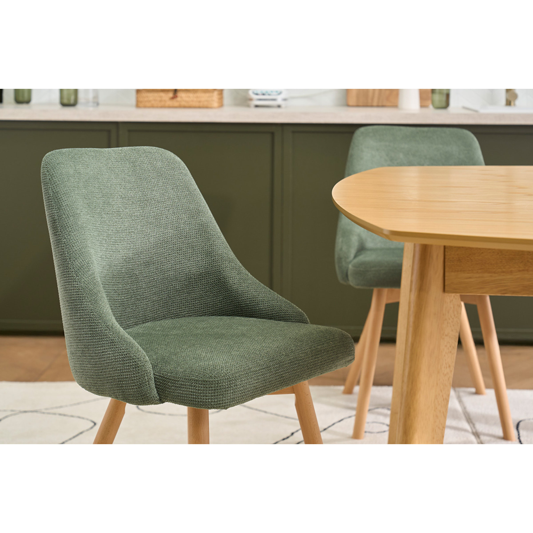 Chaises scandinaves en tissu chenille vert kaki et bois clair (lot de 2) HASTA