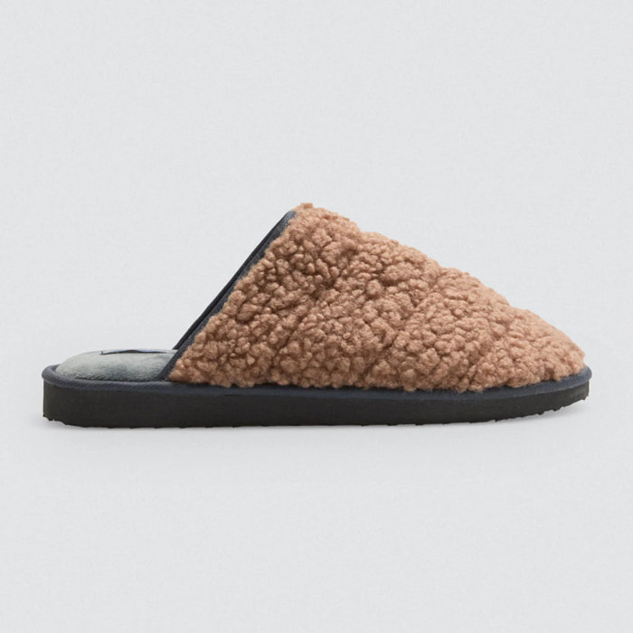 Pantofole da casa con esterno in pelle di pecora