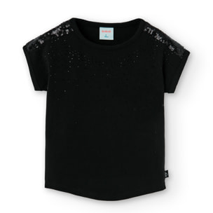 Camiseta en negro con manga corta y diamantitos