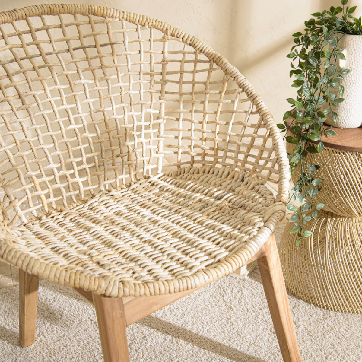 ALIDA - Fauteuil beige dossier arrondi assise en abaca tressé