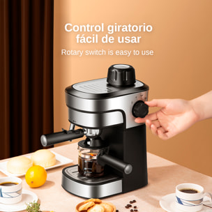 Cafetera espresso de 800 W y 3.5 bar de presión con capacidad de 240 ml. Incluye jarra de cristal con marcas de medida y varilla de vapor.