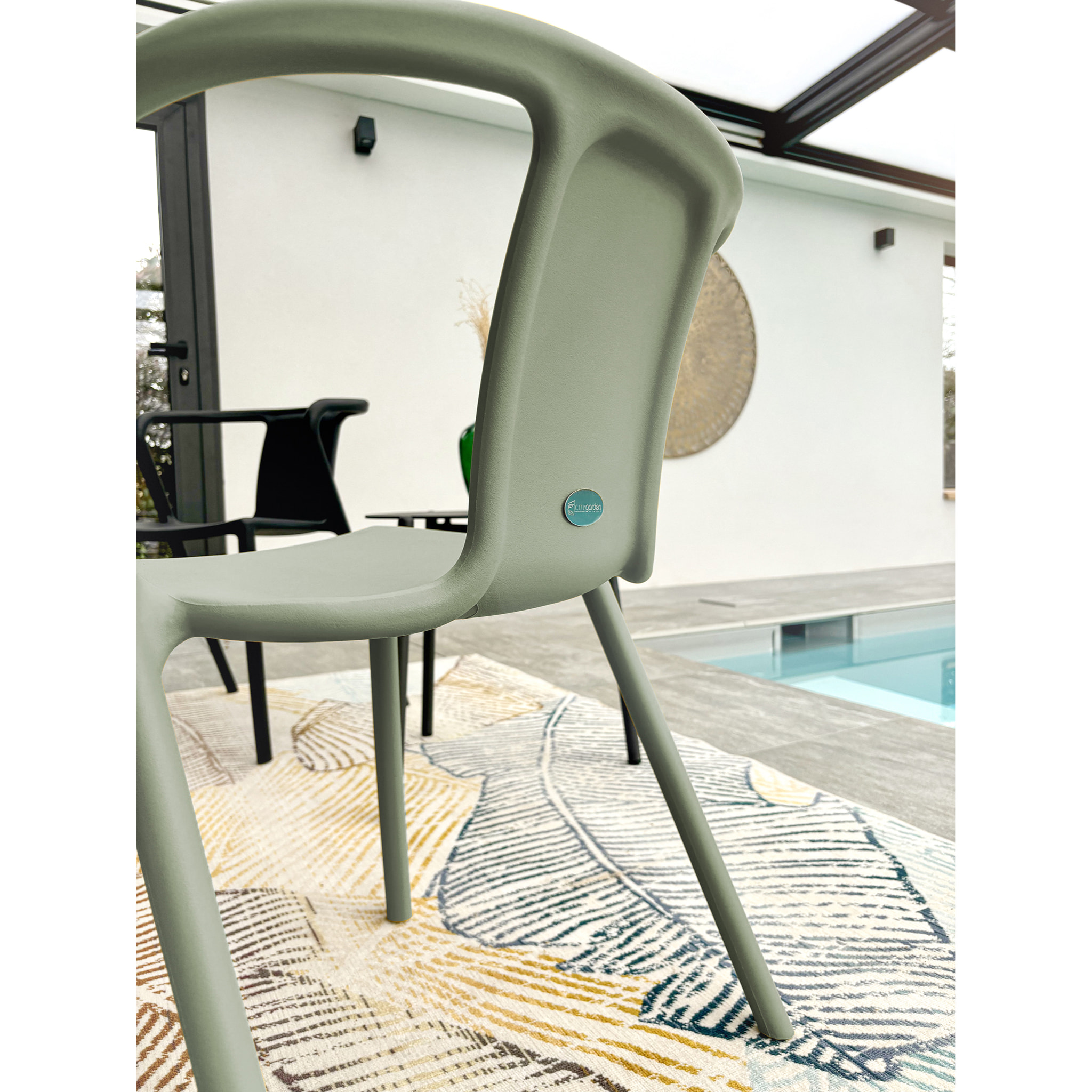 DIEGO - Lot de 2 fauteuils de jardin empilables en Polypropylène vert olive