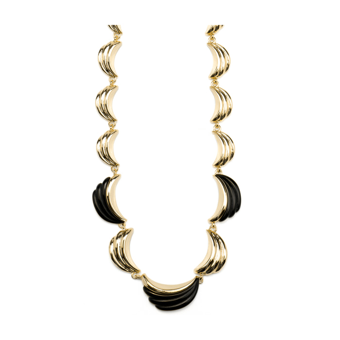Collar con Resina Negra acabado oro 18k