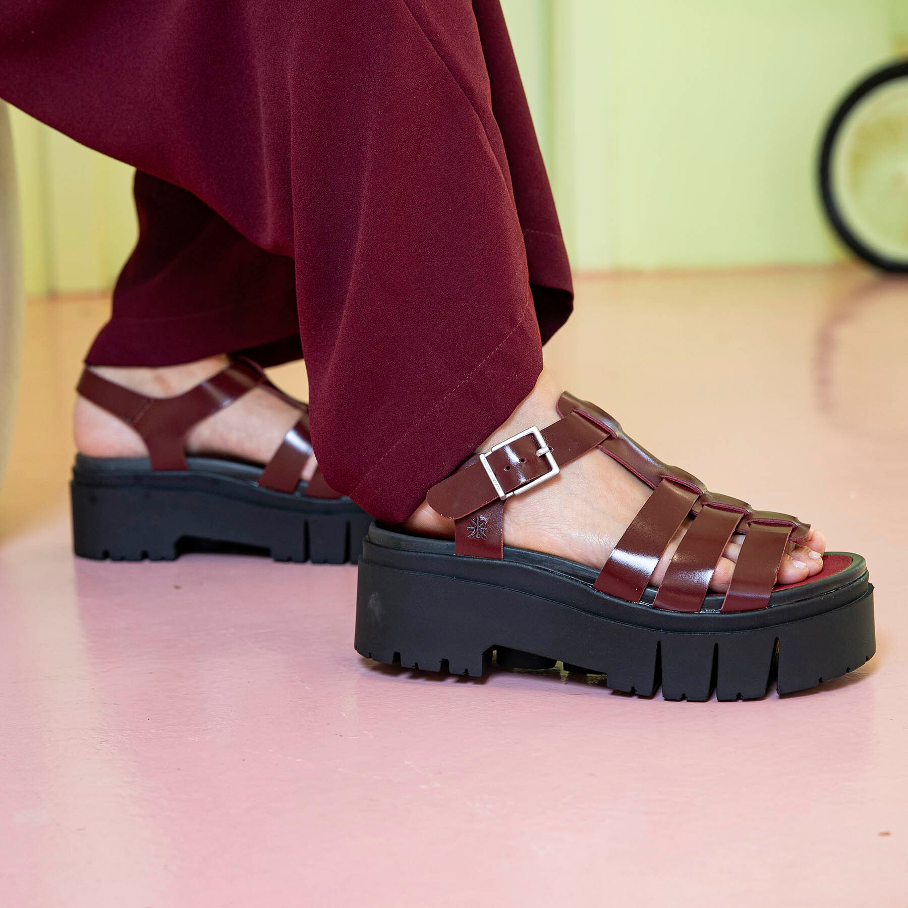 Sandalias 2042 NAPPA SHINNY FLAMINGO / LEEDS color Flamingo