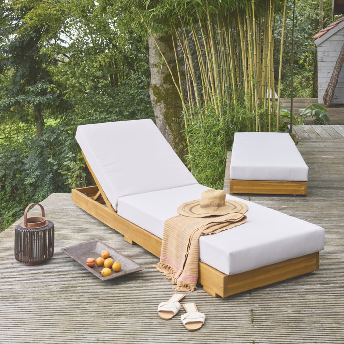 Lot de 2 bains de soleil beige DORINA en acacia et polyester. 3 positions. housse déhoussable. 198 x 62 x 12 cm