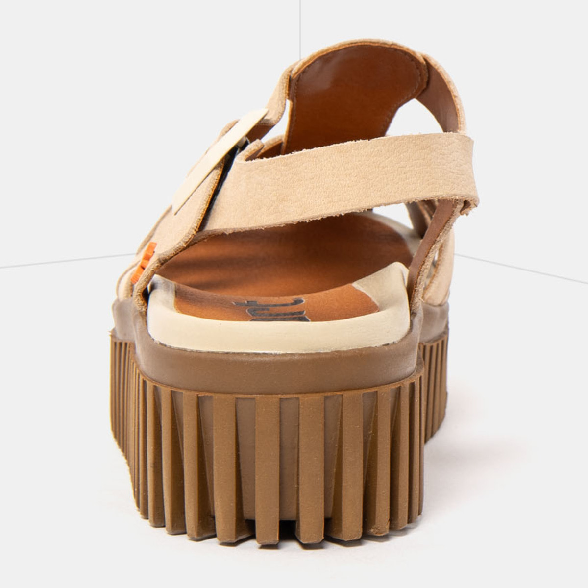 Sandalia de cuña 1575 NOBUCK CREAM-CARAMELO/BRIGHTON color Cream-caramelo