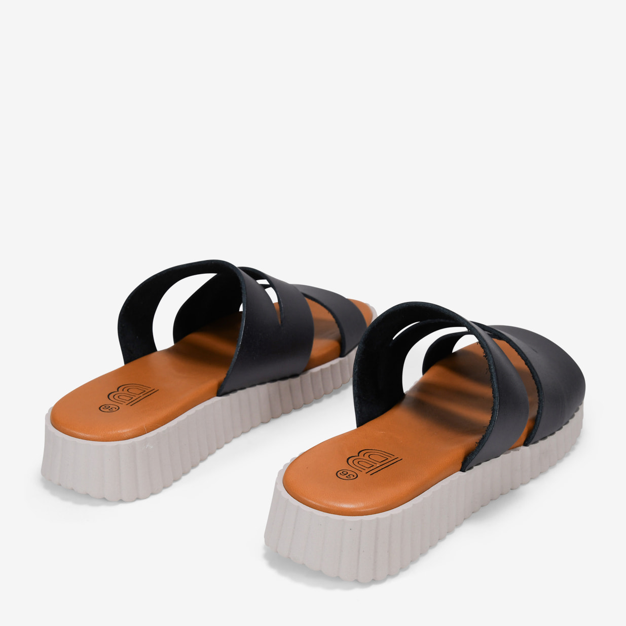 Sandalias con cuña plomo destalonadas