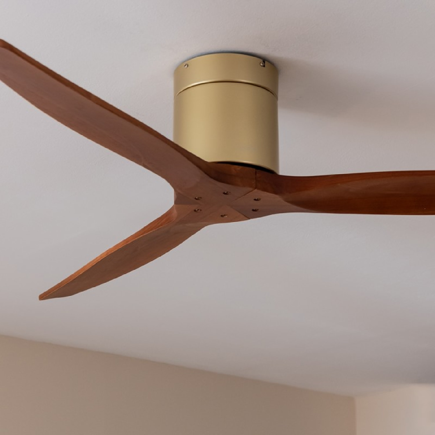 Cecotec Ventilateur de plafond sans lampe EnergySilence Aero 5500 Aqua GoldDarkW