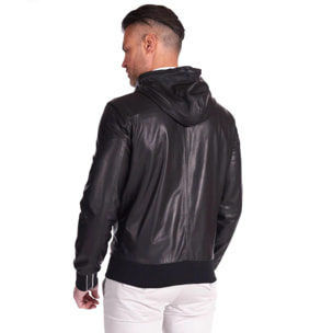 Giacca bomber in pelle nera con cappuccio nappa effetto liscio