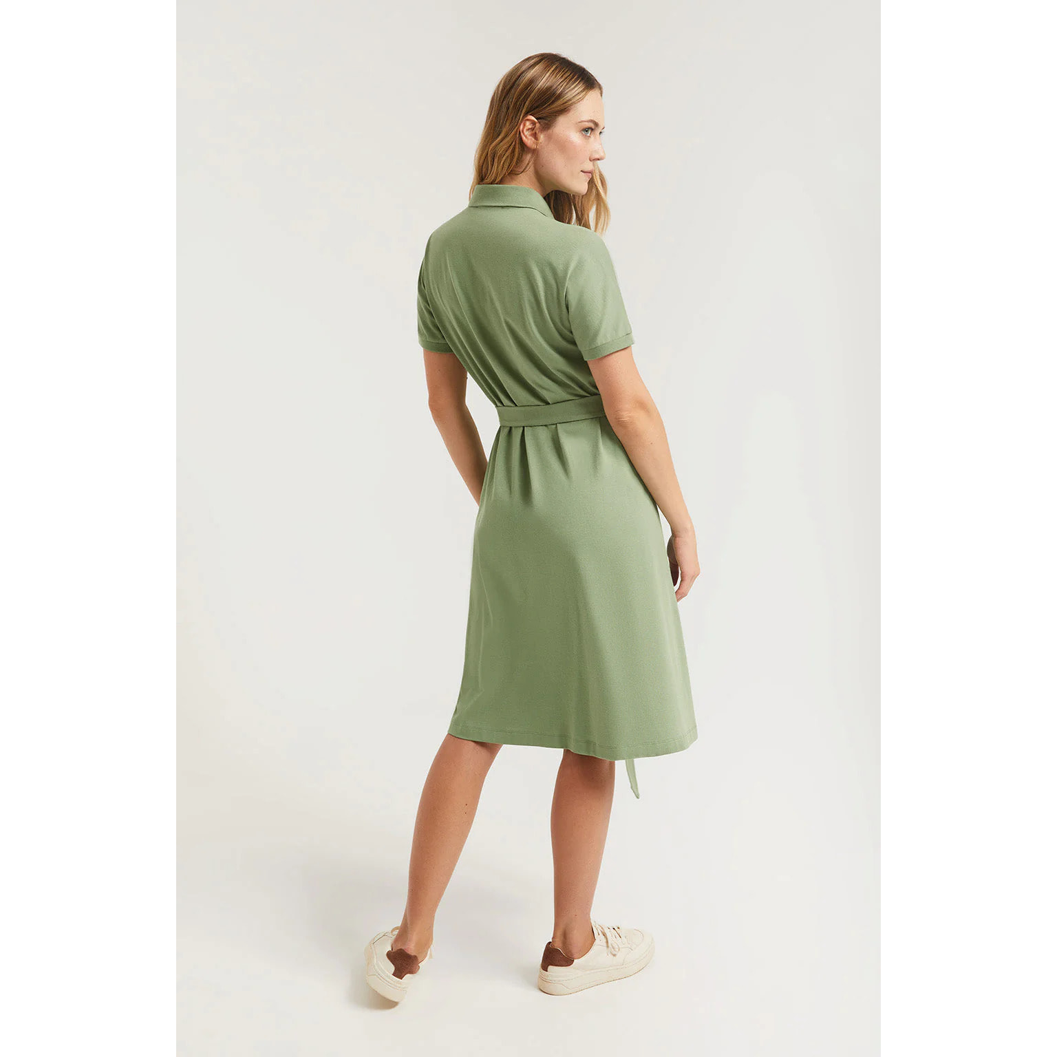 Vestido midi verde con logo bordado al tono