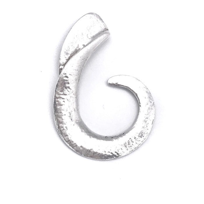 Broche hélice grande plata zamak chapado 9x6cm