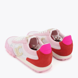 Sportivo in rete e tessuti diversi