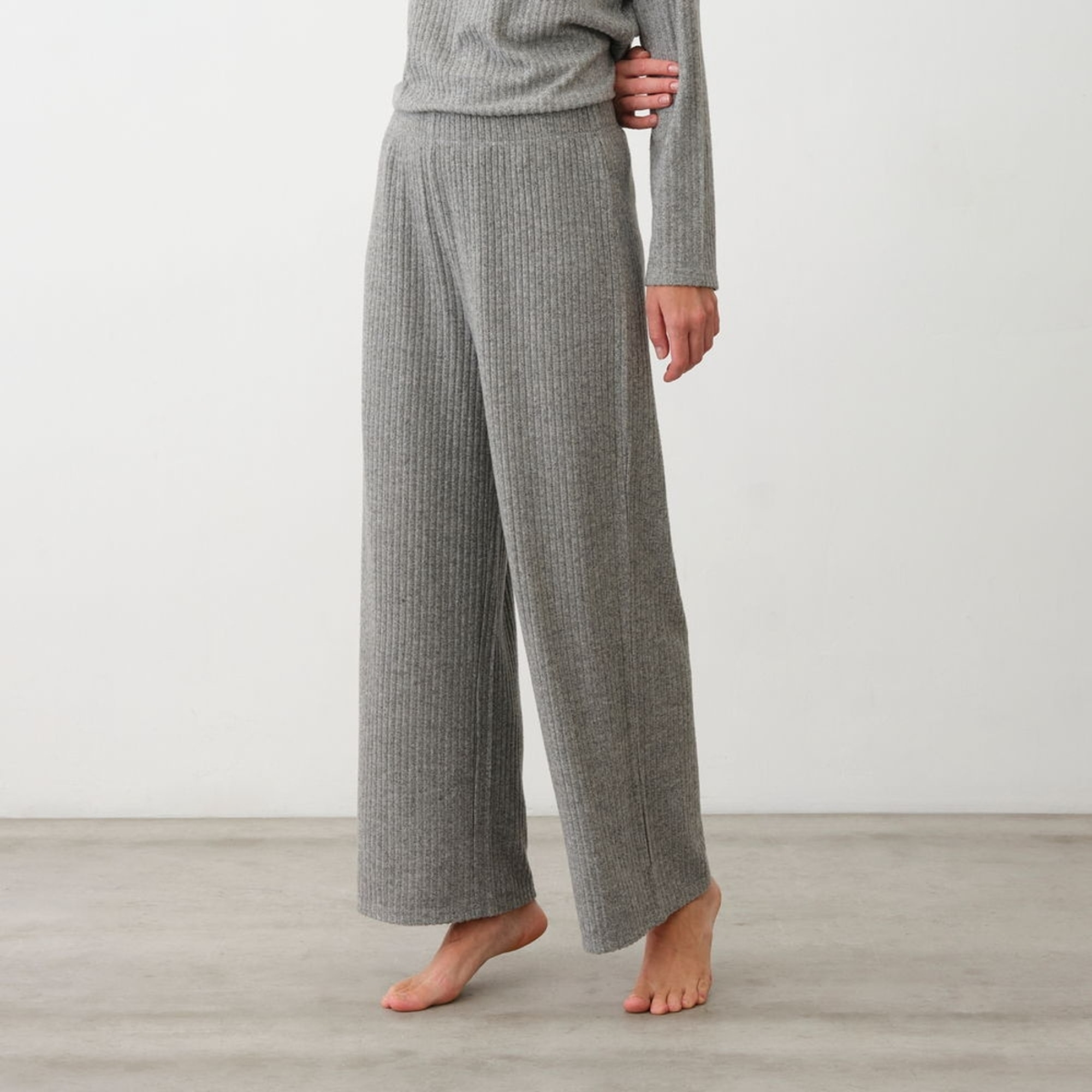 Pantalón punto canalé Sisa color gris Poliéster