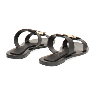 Sandalias planas negras con estilo elegante