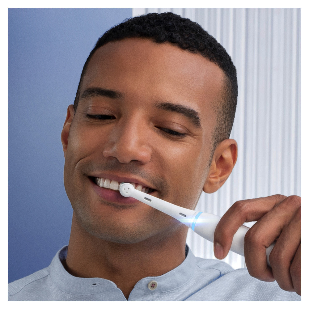 Oral-B IO 7 - Duo Avec Etui de Voyage Premium - Noire et Blanche - Brosses À Dents Électriques