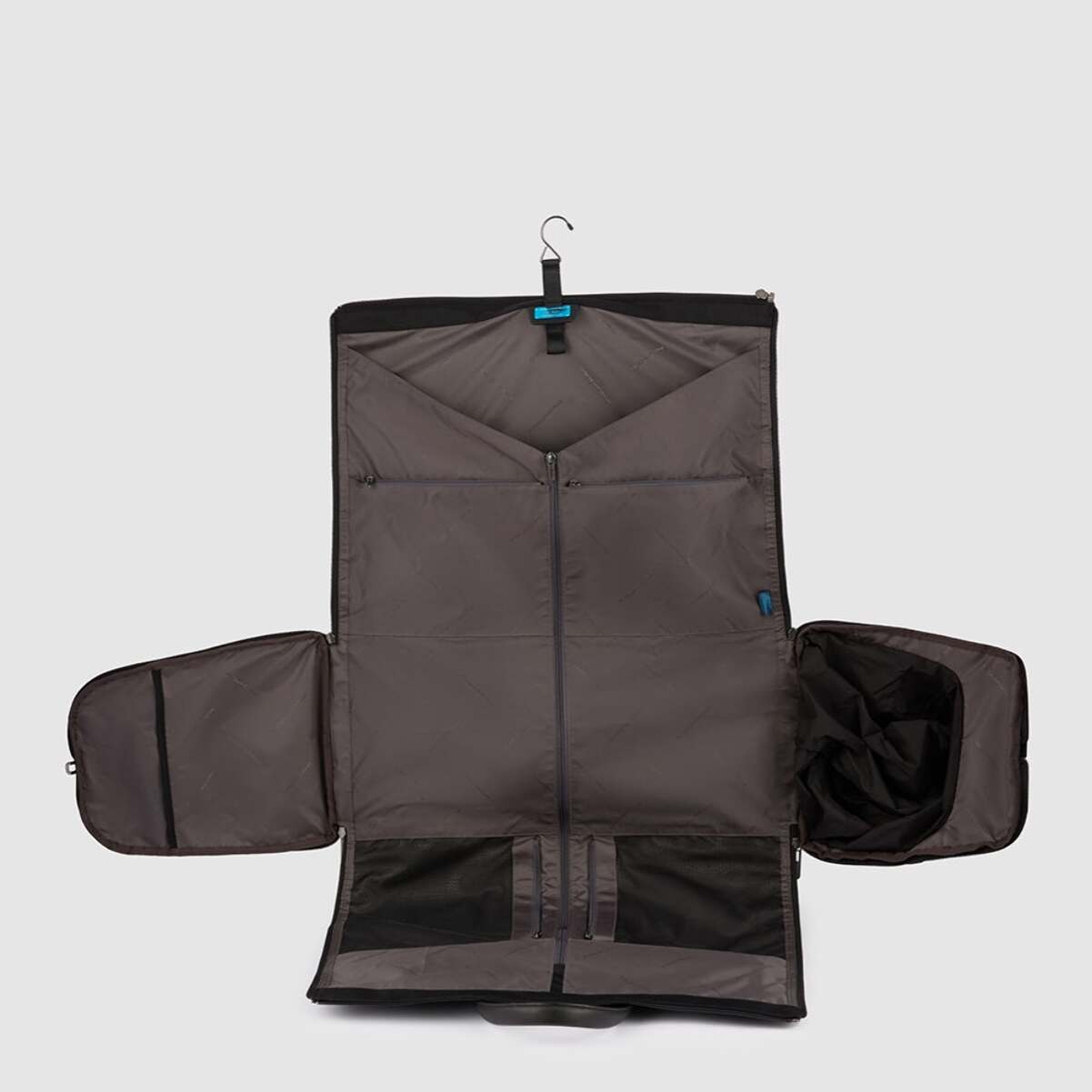 Piquadro Borsa porta abiti con gancio in tessuto riciclato