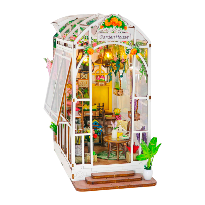 Casa jardín. Maqueta 3D realista con gran detalle y luces led.