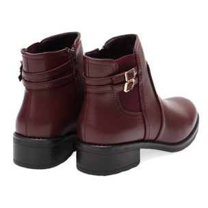 Stivaletti in simil pelle con fibbia dorata e elastico laterale