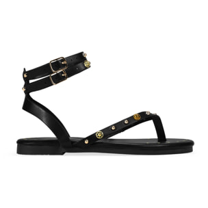 Sandalias planas negras con tachuelas y doble pulsera
