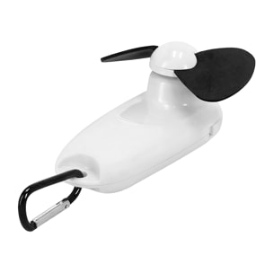 Ventilador portátil con linterna LED integrada y mosquetón para transporte.