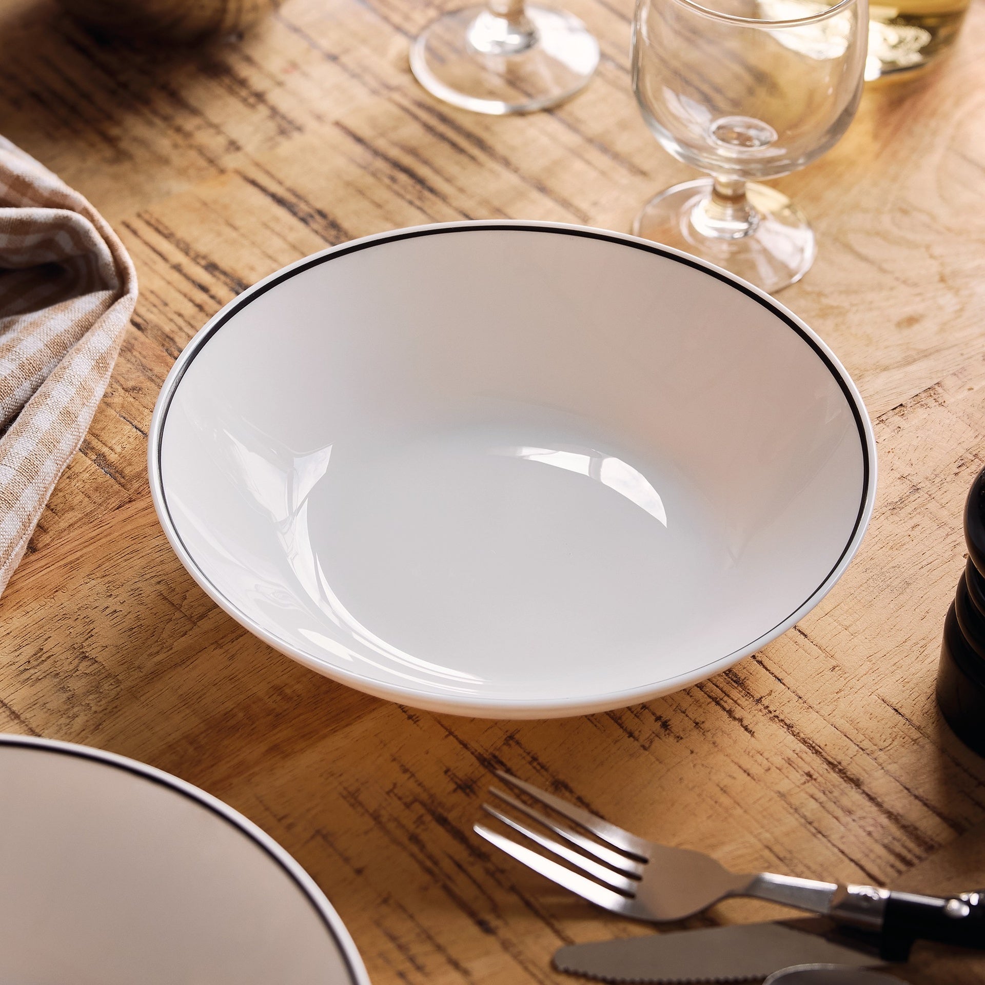 6 assiettes creuses blanches filet noir en opale 20 cm Diwali - Luminarc
