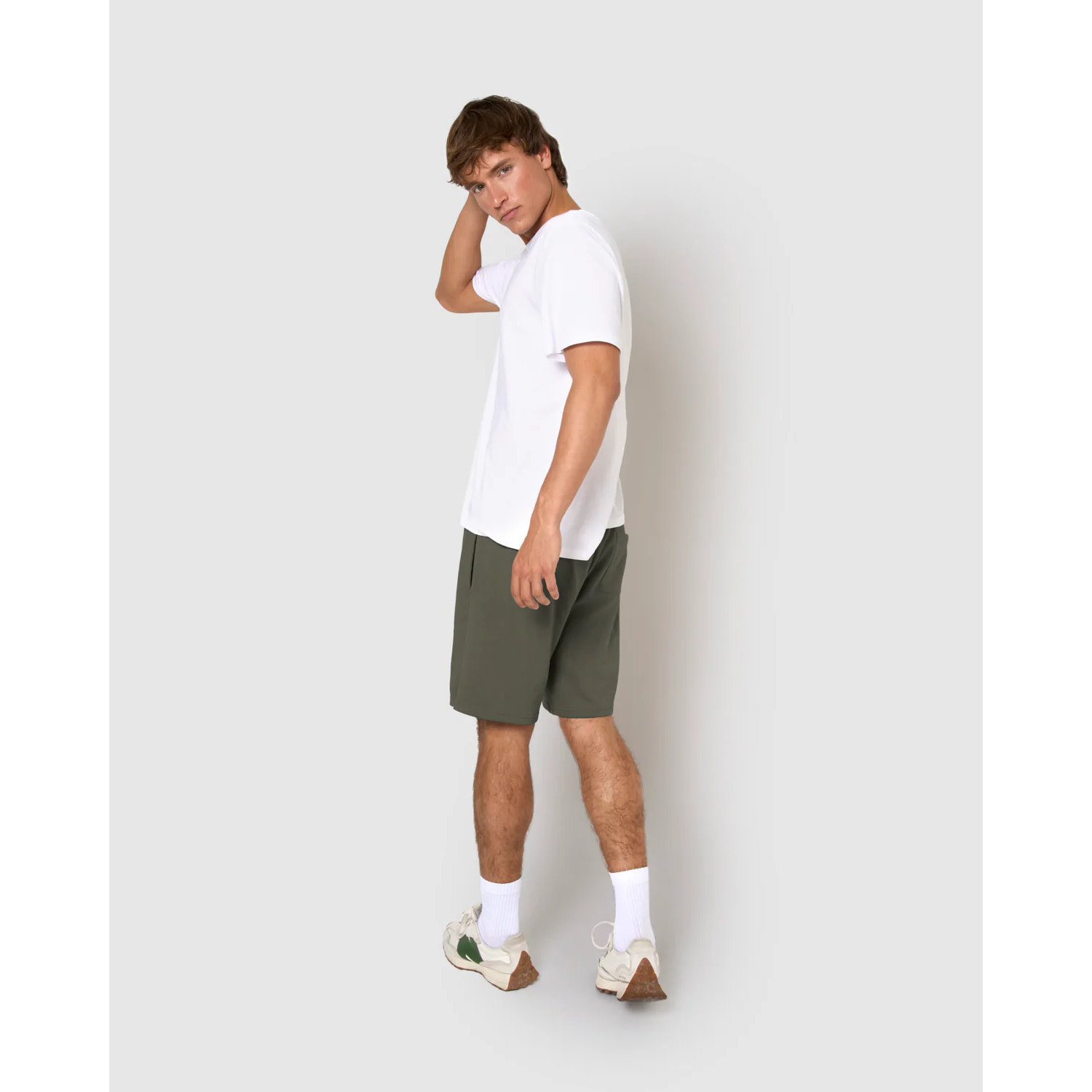 Pantalón corto básico deportivo liso verde