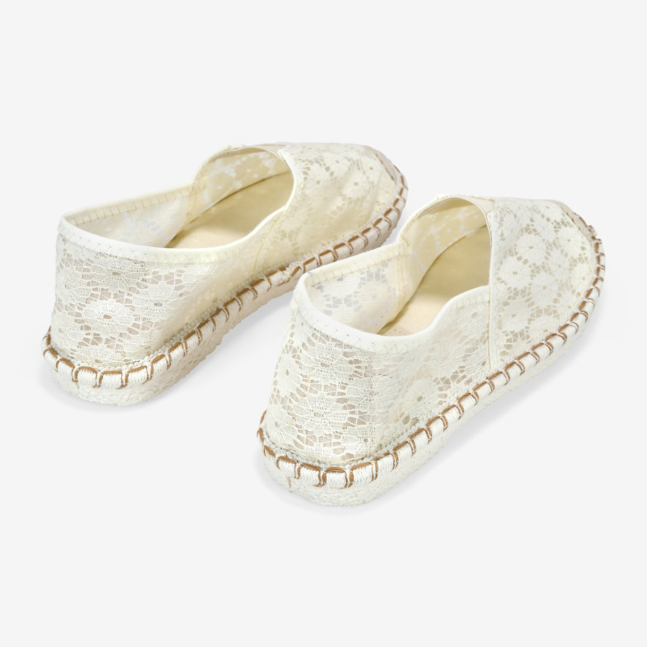 Alpargatas planas blancas con encaje
