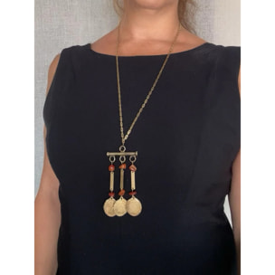 Collar largo Carina de charms vintage en latón chapado dorado