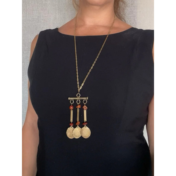 Collar largo Carina de charms vintage en latón chapado dorado