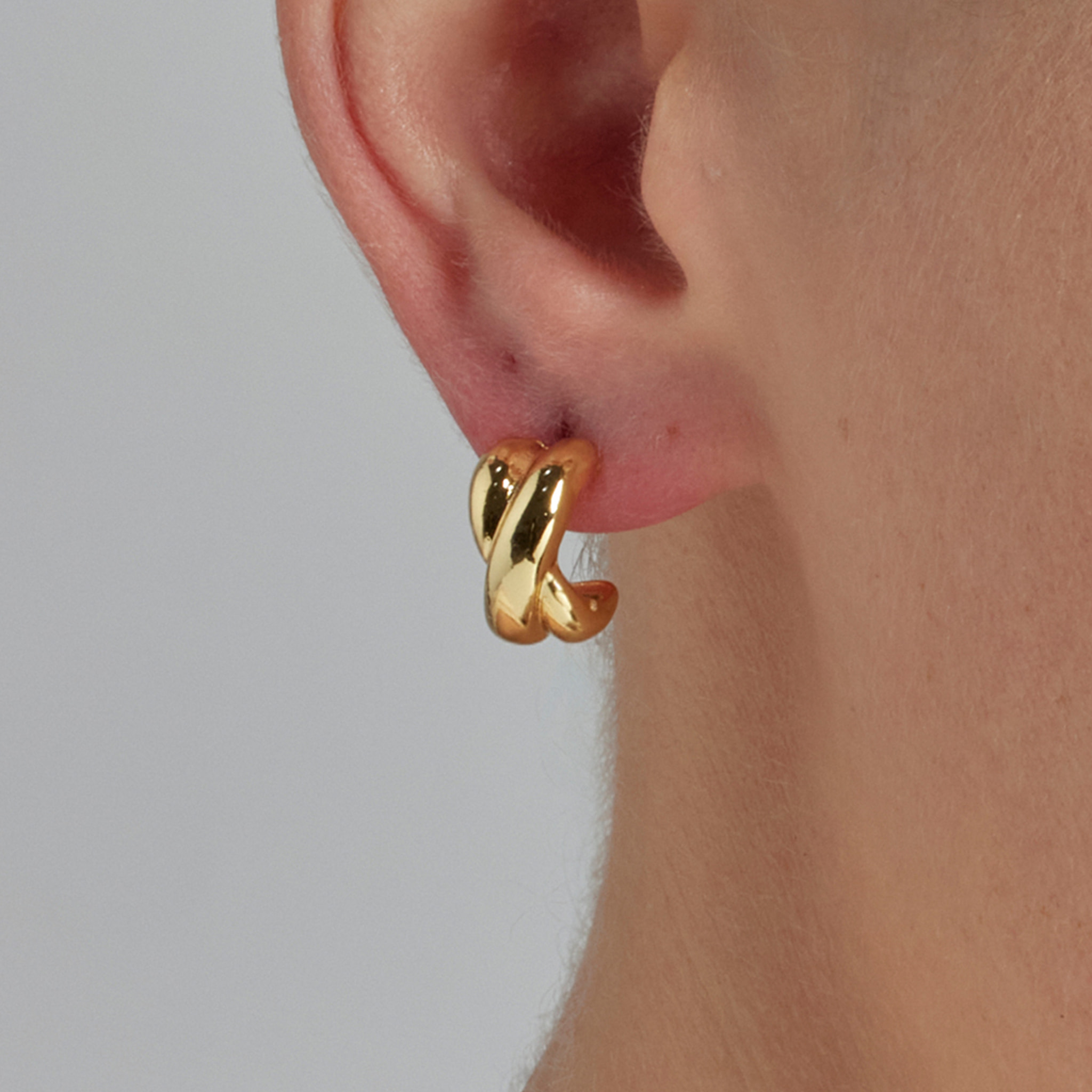 Pendientes acabados en oro amarillo de 18K